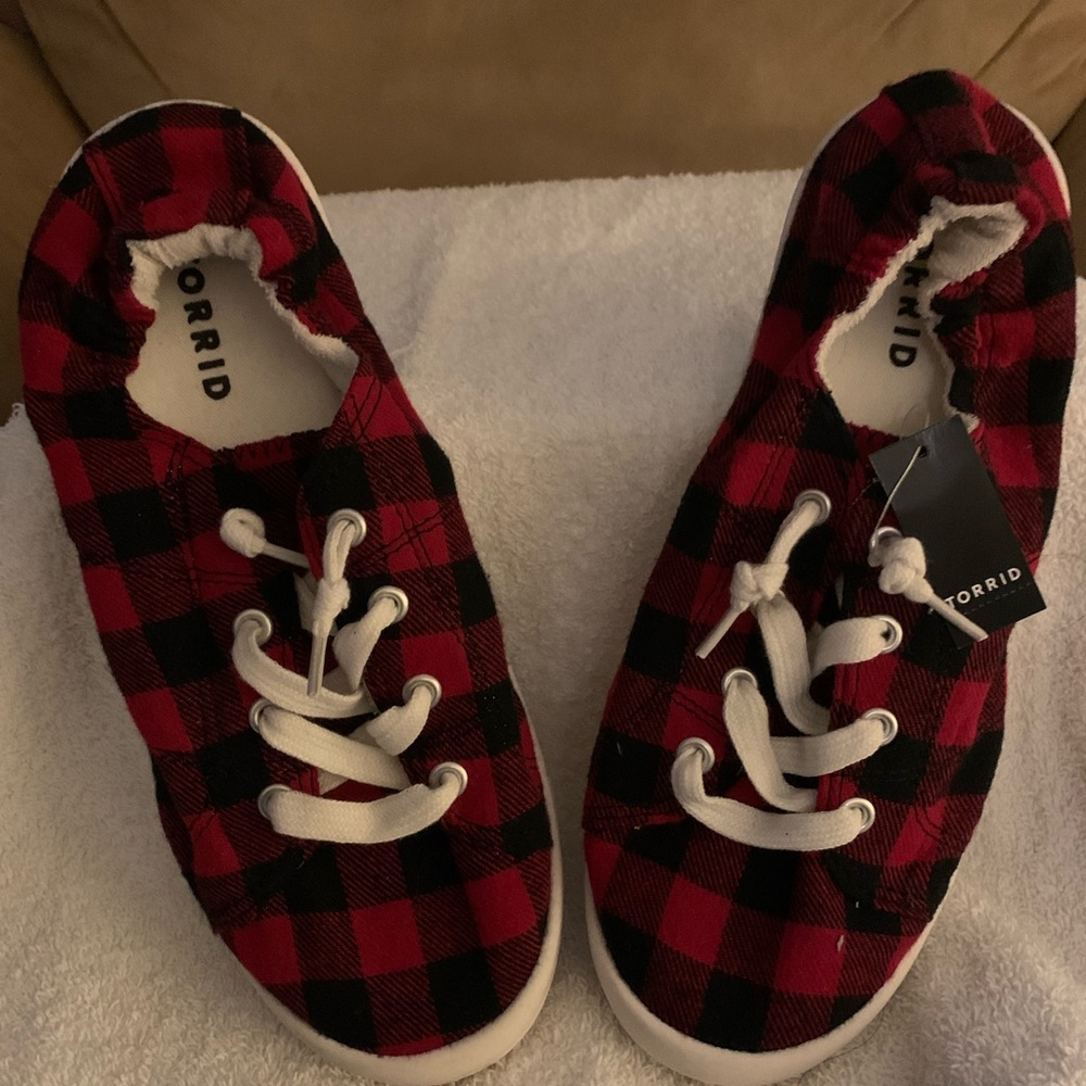 Torrid Riley Ruched Black & Red check sneakers. 7.5 W New with Tags